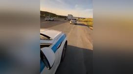 Автомобиль полиции на дороге
